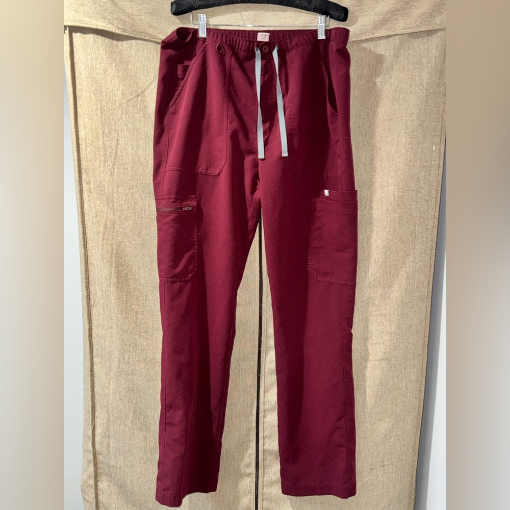 FIGS Men's Cairo Cargo Scrub Pants in Burgundy Size L
